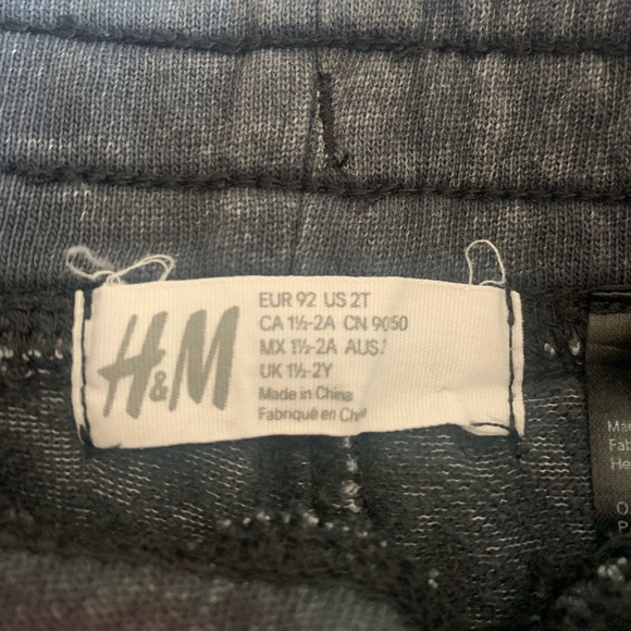 Toddler bundle Spider-Man tshirt and H&M pants size 2T - Picture 2 of 3